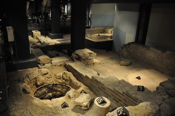 Excavation site of the Temple of Jupiter, preserved under the Derlon Hotel, in the cellar events room.